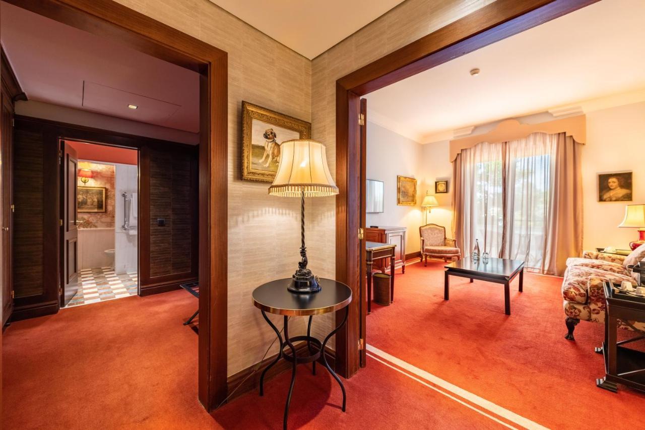 เปสตานา พาเลซ ลิสบัว - โฮเต็ล แอนด์ เนชันแนล โมนิวเมนต์ Hotel ลิสบอน ภายนอก รูปภาพ A suite at the Hotel