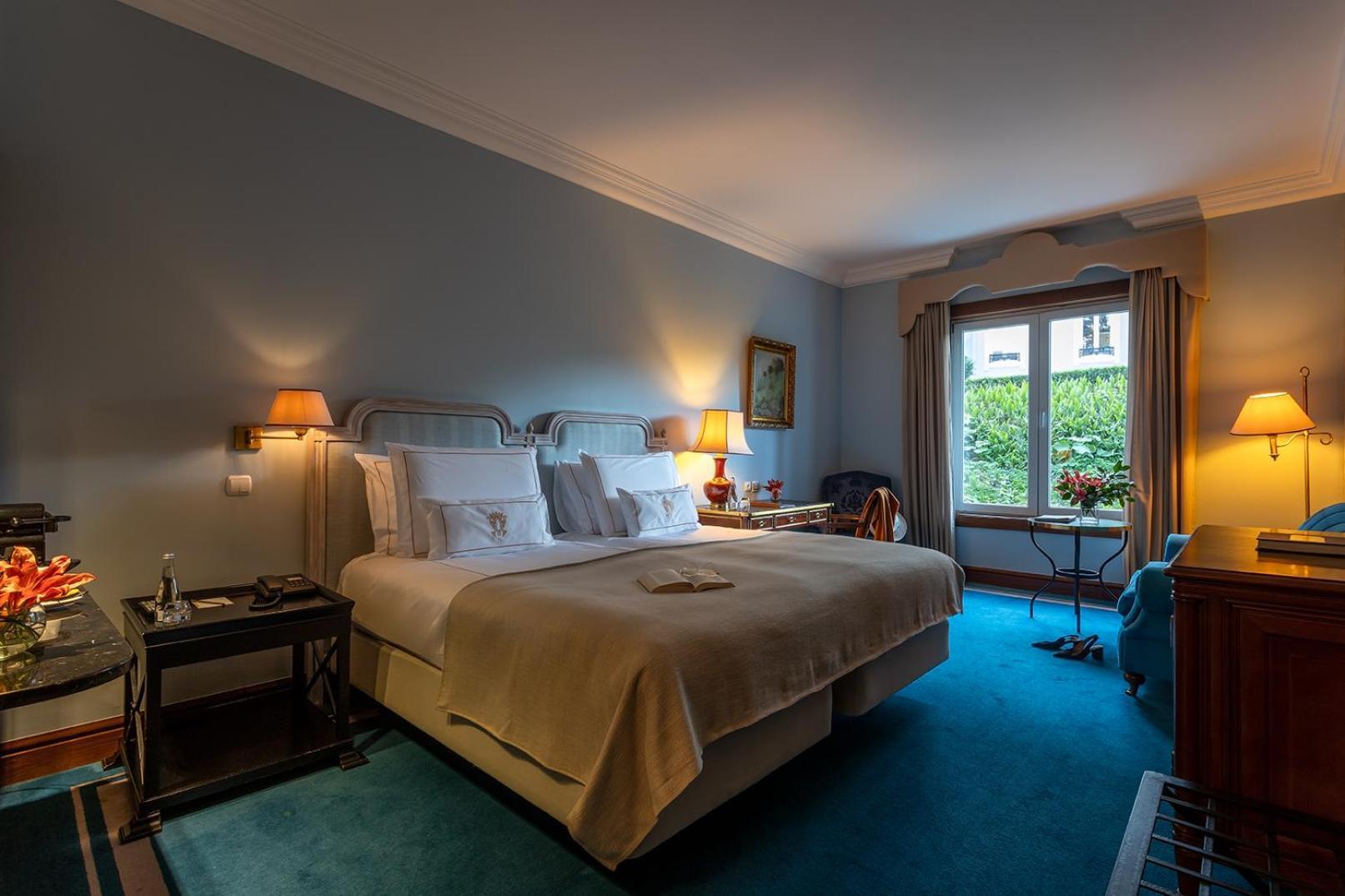 เปสตานา พาเลซ ลิสบัว - โฮเต็ล แอนด์ เนชันแนล โมนิวเมนต์ Hotel ลิสบอน ภายนอก รูปภาพ A room at the Hotel de Crillon